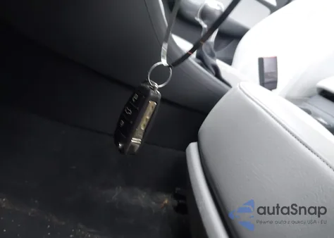 2015 Audi Q3 2.0T Premium Plus z USA, uszkodzony, nr VIN WA1GFCFSXFR008452